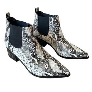 NEW! BLONDO Emelia Waterproof Chelsea Boot Snakeskin Leather White Black Size 7